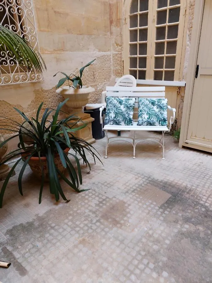 Ivy Rooms Sliema 0*,  Malta